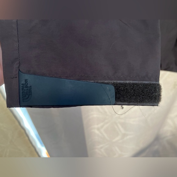 The North Face Women’s 2-piece Ski/Winter Jacket - Picture 7 of 16